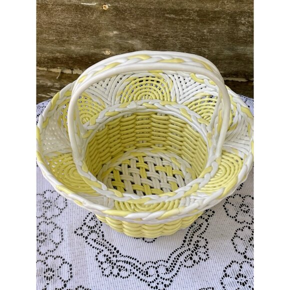 Vintage 1950s Porcelain Openwork Wicker Style Basket Yellow White - Picture 14 of 14